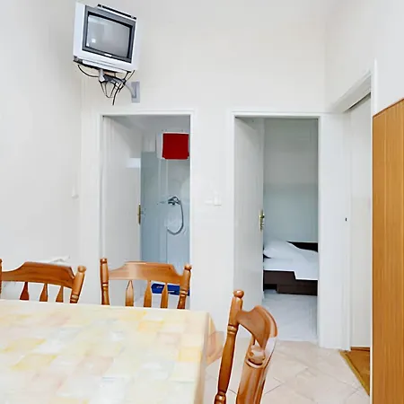 Charming In With Private Garden - 28 M² 아파트 *