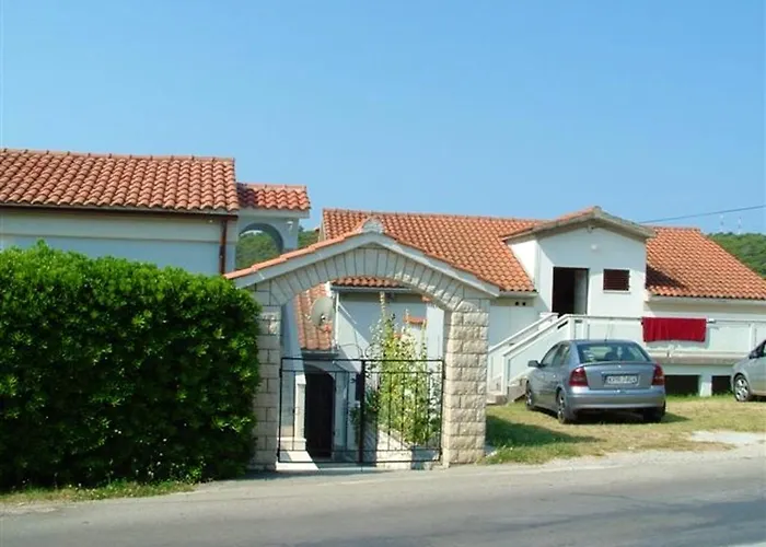 Charming In With Private Garden - 28 M² Apartament Kampor